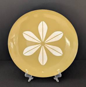 lot 34 image: Cathrine Holm Olive Green Enamel Lotus Plate