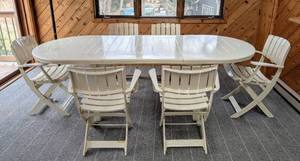 lot 32 image: Grosfillex Boutique Resin Patio Table Set