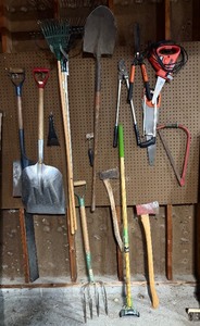 lot 121A image: Variety of Garage Tools