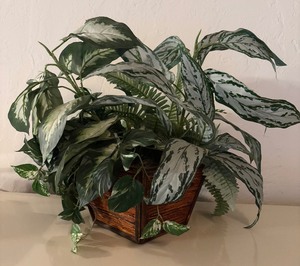 lot 124A image: Lovely Faux Green Foliage in Decorative Planter