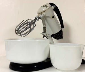 lot 147 image: Vintage Sunbeam Mixmaster