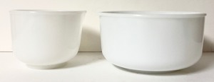 lot 146 image: Vintage White Large and Small Bowls Glasbake by Sunbeam