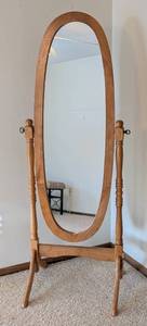 lot 44 image: Pretty Oak Standing Floor Mirror