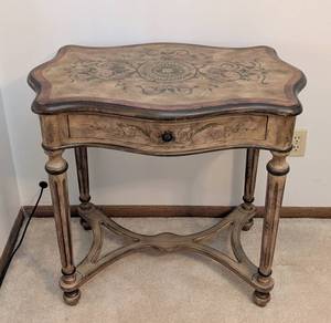 lot 45 image: Elegant Painted Accent Table