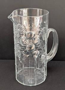 lot 48 image: Oiva Toikka for iitala Flora Pitcher