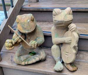 lot 63 image: Painted Iron Garden Frogs