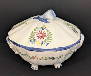 lot 114 image: Ceramic Quimper Sigma Soup Tureen