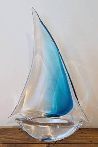 lot 121 image: Oggetti Murano Glass Sailboat