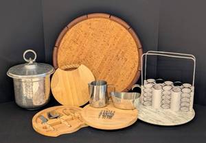 lot 130 image: Assorted Serving Essentials