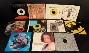 lot 132 image: Variety of Vintage 45s