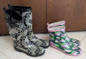 lot 138 image: Two Pairs of Womens Rain Boots