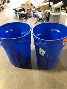 lot 27 image: Lot of Rubbermaid Roughneck 32 Gal. Vented Outdoor Recycling Bin  Customer Returns See Pictures