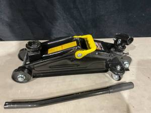 lot 372 image: Black Jack T82016W 2 Ton Trolley Jack with 360 Rotation Handle