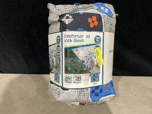 lot 393 image: 5PCS Twin Size Your Zone Glow-in-the-Dark Gamer Bed-in-a-Bag Coordinating Bedding Set