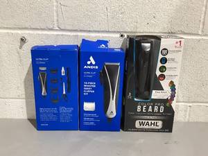 lot 556 image: LOT OF 3 Mens Clippers Kit