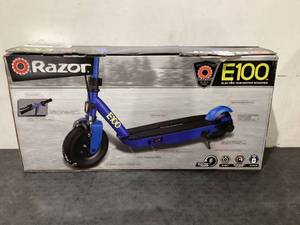 lot 653 image: Razor E100 Electric Motor Scooter