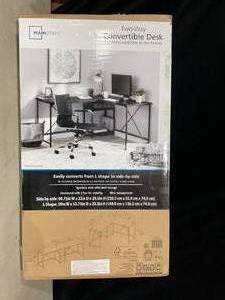 lot 449 image: Mainstays Two-Way Convertible Desk with Lower Storage Shelf