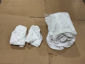 lot 174 image: 3PCS King Size Comforter Set