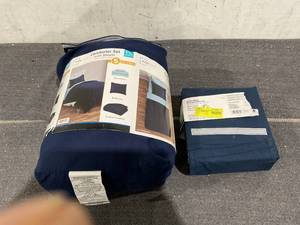 lot 213 image: 5PCS TwinTwin XL Mainstays Reversible Black Bed in a Bag Comforter Set with Sheets