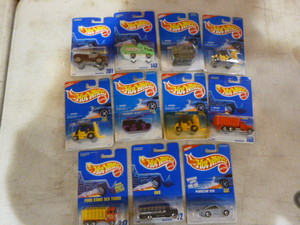11 Mattel Hot Wheels Cars