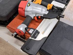 lot 16 image: Central Pneumatic 10-GA Air 21-degree Framing Nailer 2-3 12