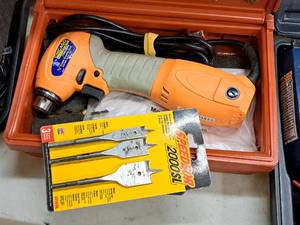 lot 17 image: Chicago Electric Power Tools 38-drive Close Quarter Drill 92956 with Case and Speedbor Drill Bit Set 3pc