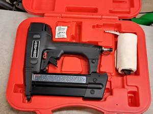 lot 20 image: Craftsman 18-GA Air Brad Nailer (New ) with Case