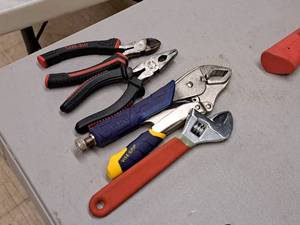 lot 31 image: Lot of (4) Hand Tools - Pliers, Cutters, Irwin Vise Grip Pliers, Adjustable Wrench
