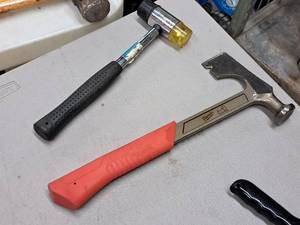 lot 32 image: Milwaukee 15 Drywall Hammer with Axe 48-22-9060 and Mallet