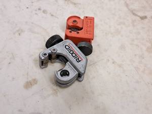 lot 43 image: Lot of (2) Pipe Cutter Heads