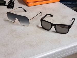 lot 73 image: Lot of (2) Assorted Sunglasses