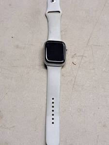 lot 81 image: Apple Watch Series 8 Wrist Watch with White Band