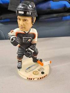 lot 120 image: Tony Amonte Flyers Hockey theme Bobblehead Collectible Figurine