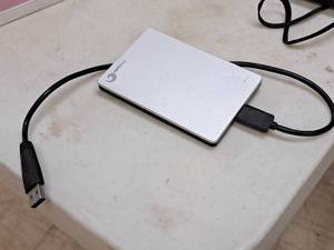 lot 130 image: Seagate Slim Portable Drive (for Mac) SRDooF-1
