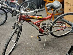 lot 206 image: Magna Excitor 22 Mens Trail Bike 19 Orange Frame