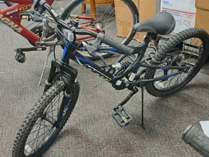 lot 207 image: Hyper Shocker 20 16 Boys Trail Bike 13 Blue Frame