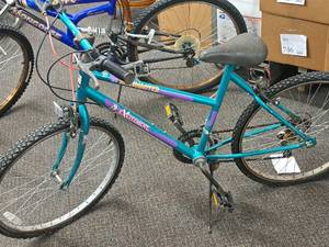 lot 210 image: Roadmaster Excitement 20 Womens Trail Bike 18 Teal Frame