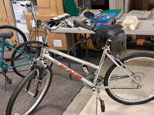 lot 211 image: KHS Sport 22 Mens Trail Bike 19 Silver Frame