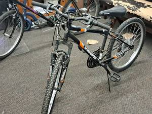 lot 212 image: Roadmaster Granite Peak 20 Mens Trail Bike 15 Black Frame