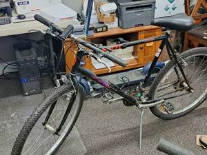 lot 213 image: Scott Tampico 22 Mens Trail Bike 22 Black Frame
