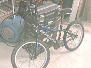 lot 214 image: Schwinn 16 Boys Single-speed BMX Bike 13 Black Frame