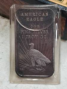 lot 176 image: American Eagle .999 Fine Silver 1 Troy Oz. Bar in Plastic Case