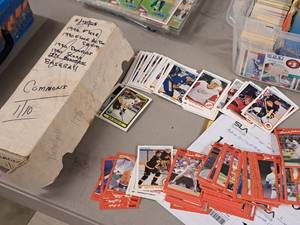 lot 150 image: Box of Baseball and Hockey Collectors Cards