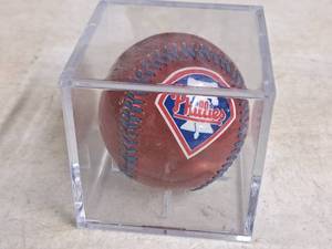 lot 162 image: Fotoball Limited Edition Phillies Collectors Baseball with Plastic Protective Case