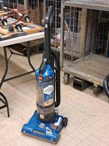 lot 223 image: Hoover Wind Tunnel Household Upright Canister Vacuum UH70240
