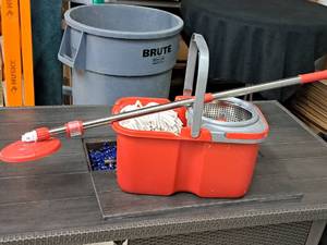 lot 233 image: Oshang Mop and Bucket Combo