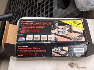 lot 238 image: Sears Craftsman Dovetail Joint Fixture Kit 925770