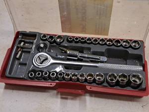 lot 239 image: Socket Set - Ratchet, Extension, Coupler, SAEMetric Sockets, Spinner, Screwdriver Bits 39-piece