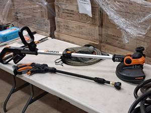 lot 250 image: Worx 20V 12 Edger WG163.9 and 20V Spray Wand & Hose WG629 with Battery, Charger