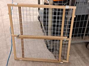 lot 256 image: North States Pressure Mounted Gate